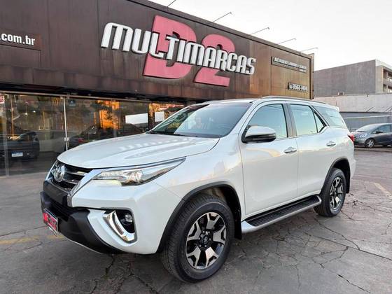 TOYOTA HILUX SW4 2.8 SRX 4X4 7 LUGARES 16V TURBO INTERCOOLER DIESEL 4P AUTOMÁTICO TOYOTA HILUX SW4 2.8 SRX 4X4 7 LUGARES 16V TURBO INTERCOOLER DIESEL 4P AUTOMÁTICO